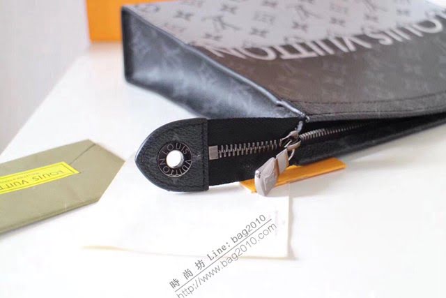 lv手包 POCHETTE VOYAGE中號手袋 M63039 2018春夏時裝秀 Split系列 lv男士手拿包  lvqb1245